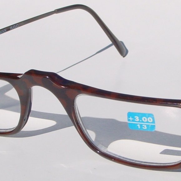 by De'Vons Optics Inc. Est. Since 1983 Other - (NWT) Vintage 90's Carbon Fiber Rectangle Reader +1.25 (S.Brown)